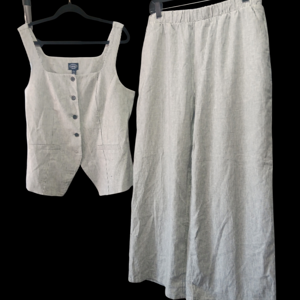 Women's Wide Leg Pants and Vest Set - Gray Vest Is Large Pants Medium